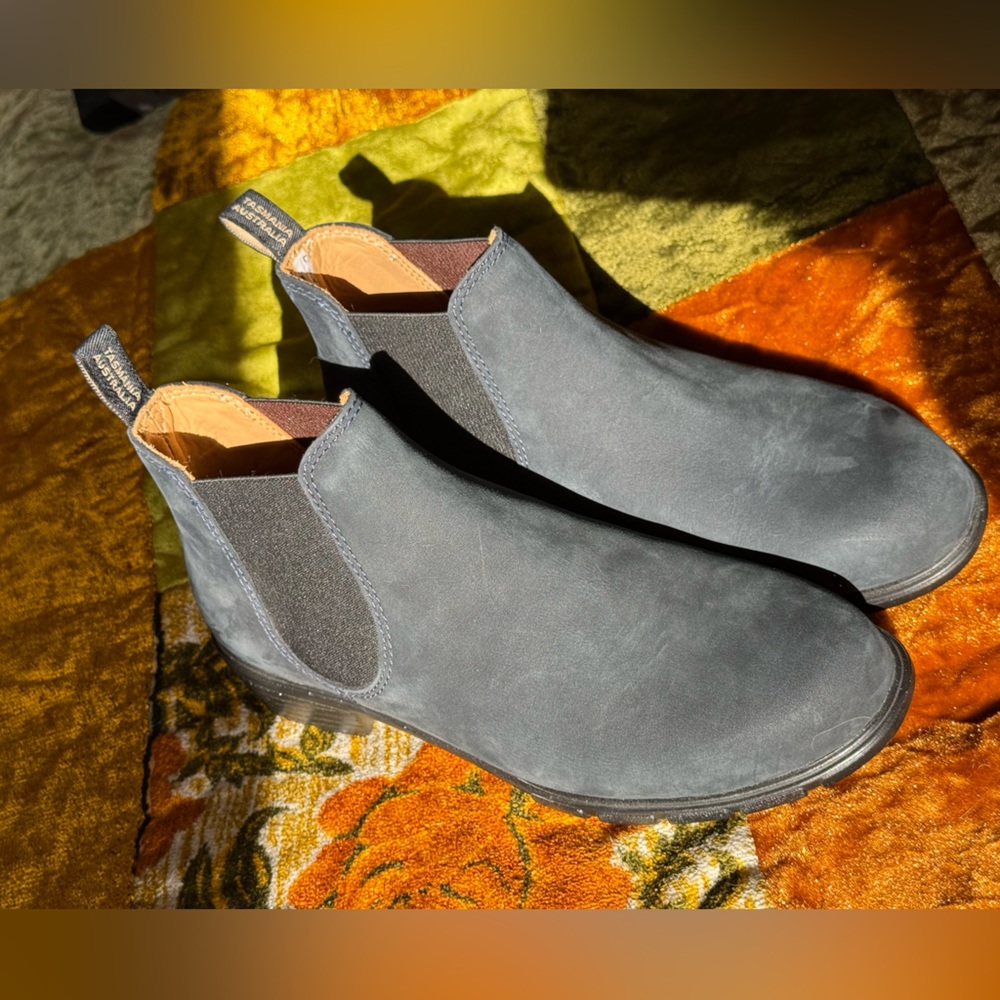Blundstone dark navy sueded leather ankle boots